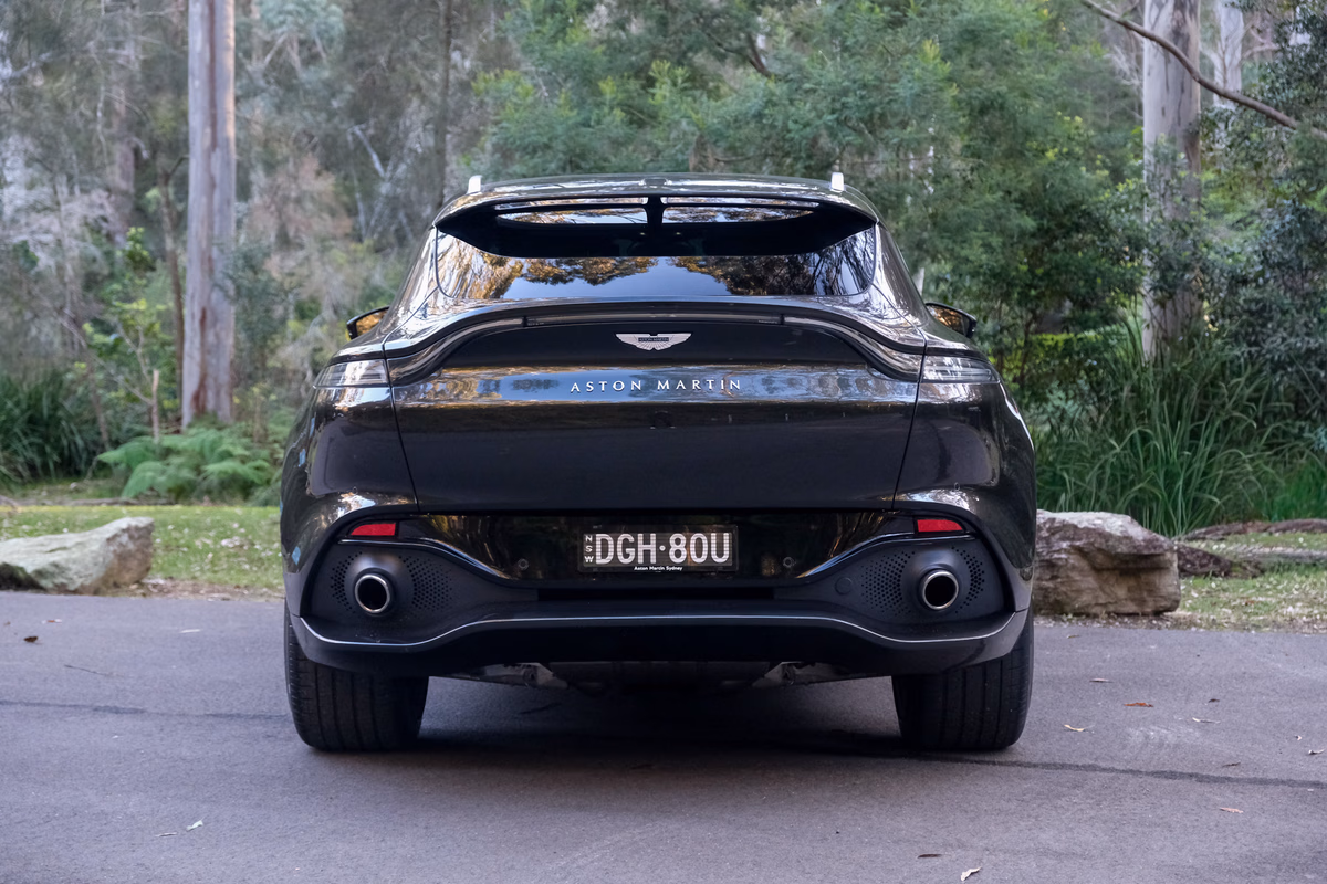 2022 Aston Martin DBX — photo 6