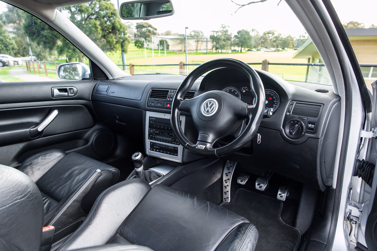 2004 Volkswagen Golf MK4 R32 — photo 5