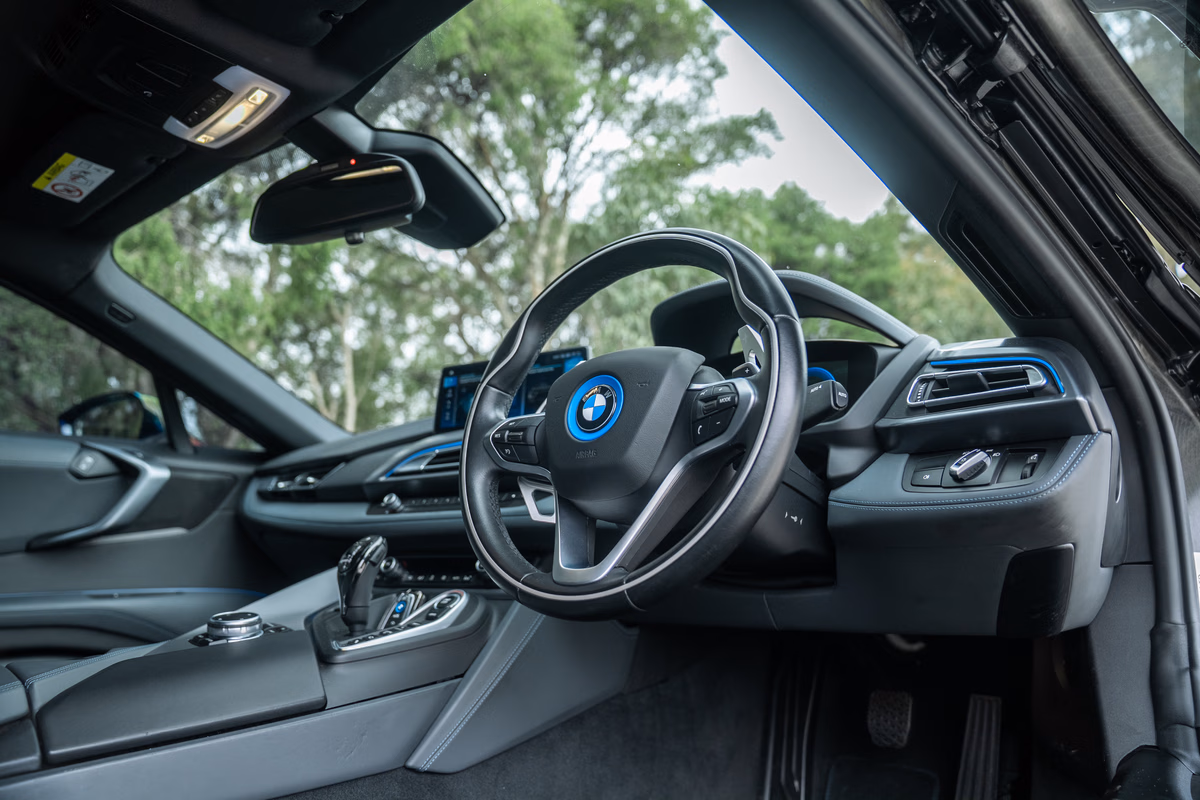 2015 BMW i8 — photo 5