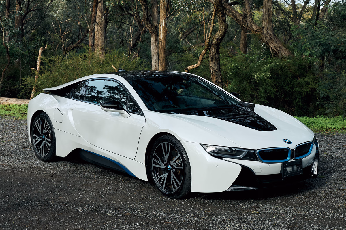 2020 BMW i8 — photo 2