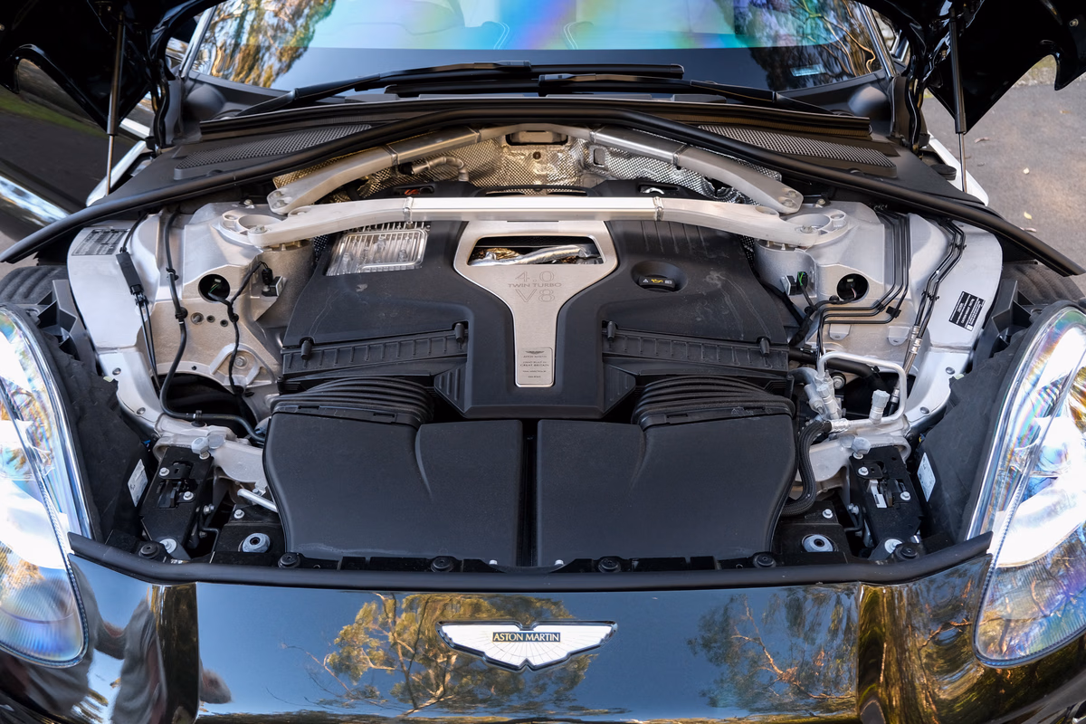 2022 Aston Martin DBX — photo 5