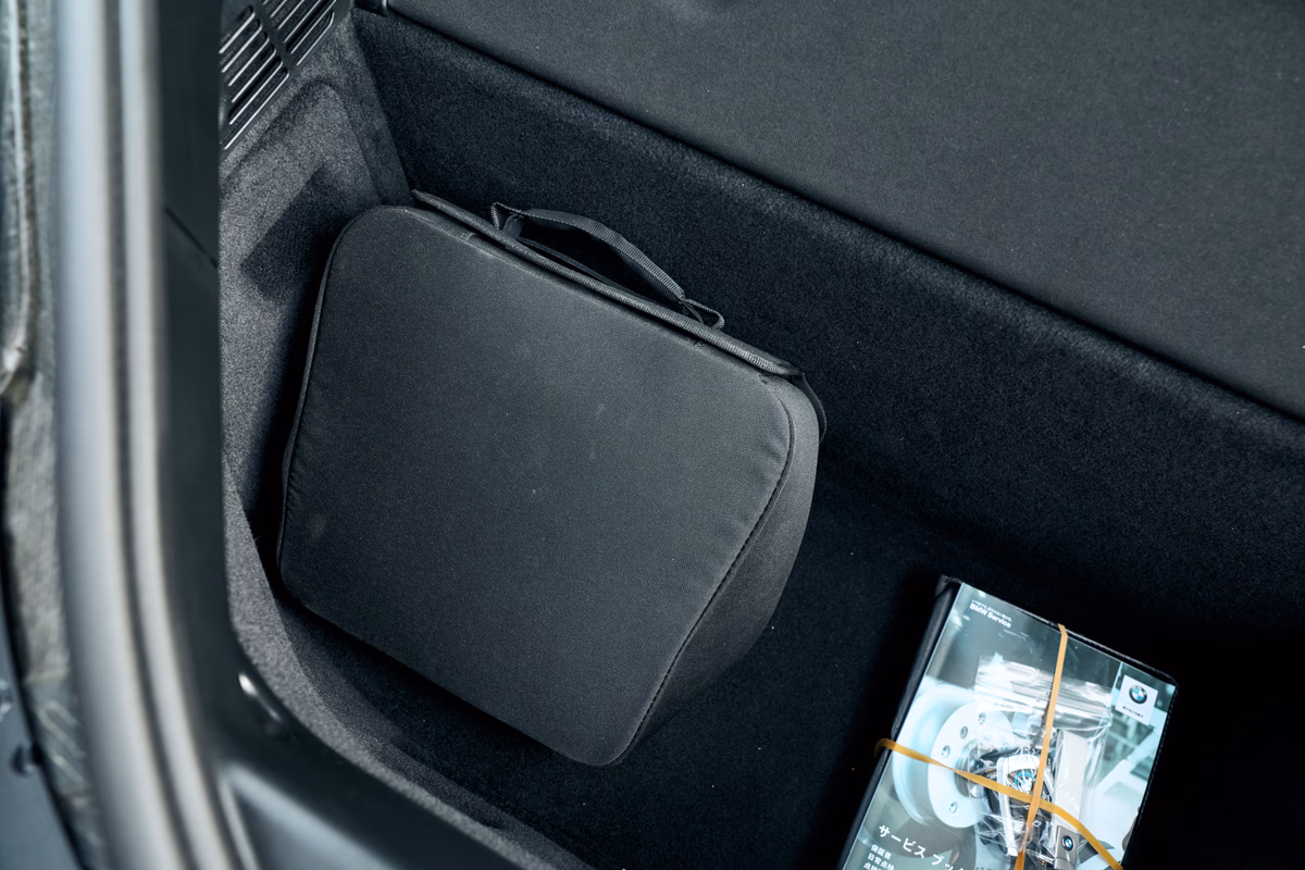 2020 BMW i8 — photo 7