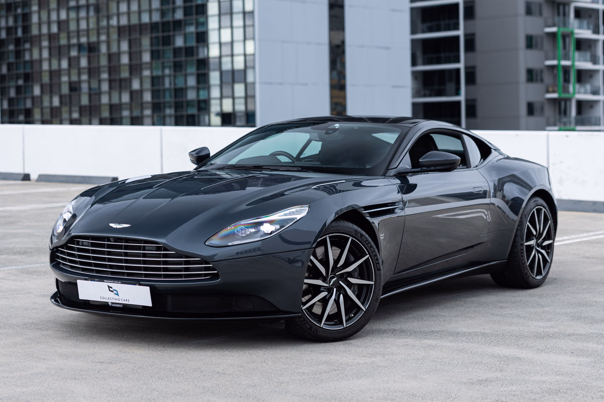 2017 Aston Martin DB11 — photo 2