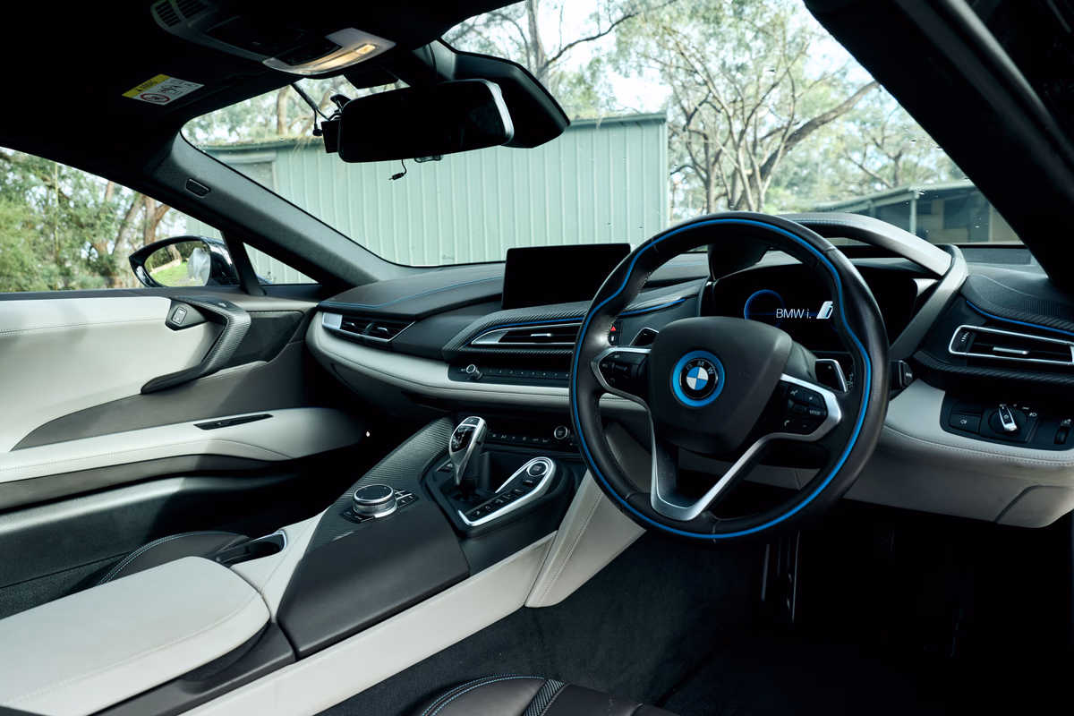 2020 BMW i8 — photo 5