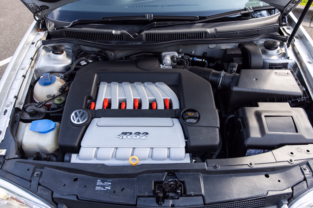 2004 Volkswagen Golf MK4 R32 — photo 6