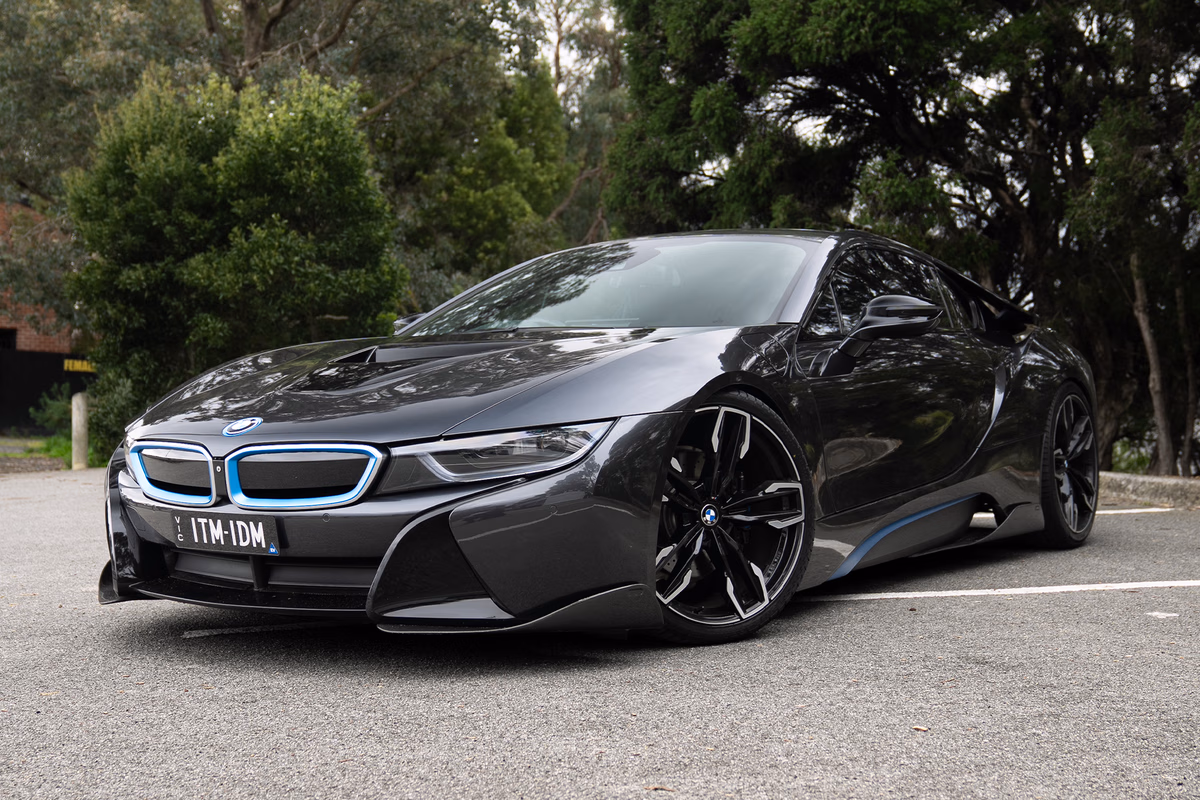2015 BMW i8 — photo 2
