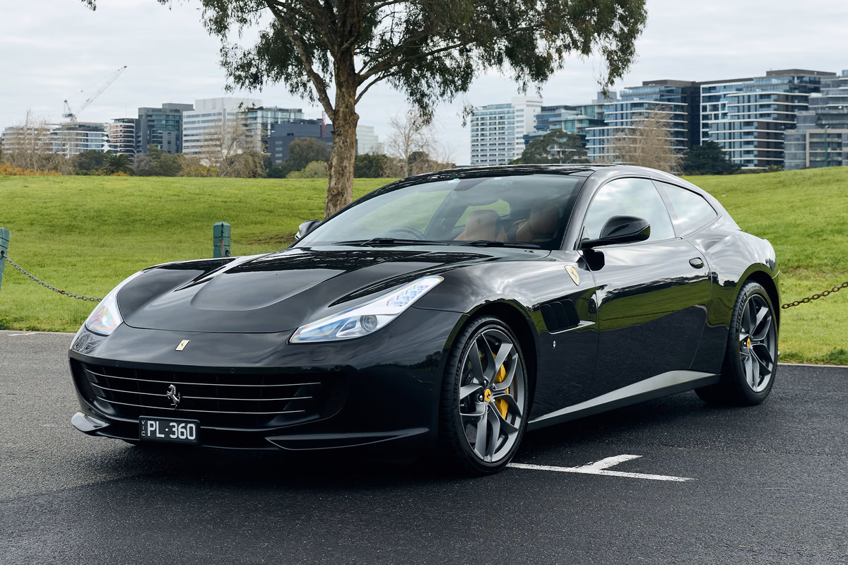 2017 Ferrari GTC4 Lusso — photo 2