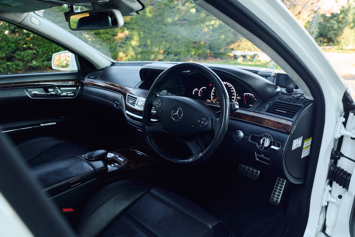 2010 Mercedes-Benz S-Class W221 S63 AMG LWB — photo 5