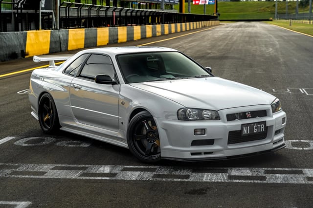 1957 2002 Nissan Skyline